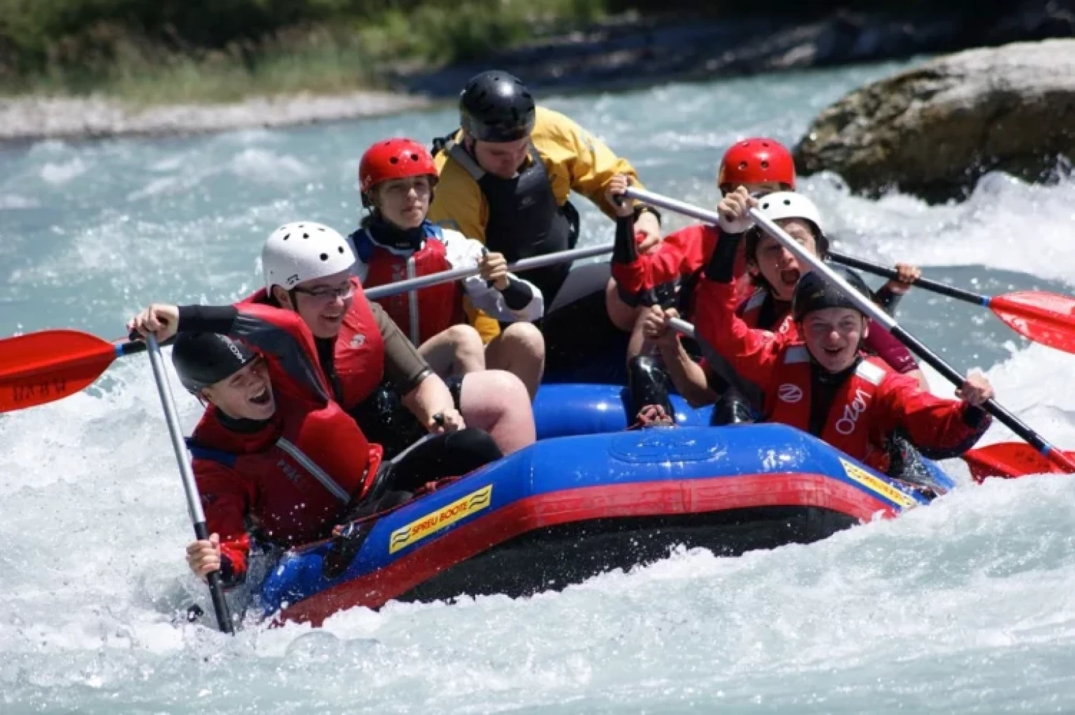 Rafting dans les Alpes : passage de la Clapière à Embrun